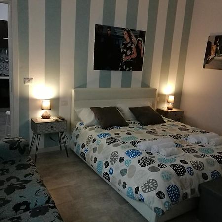 B&B A Casa Dell'Artista กาสเตลดัชเชีย ภายนอก รูปภาพ