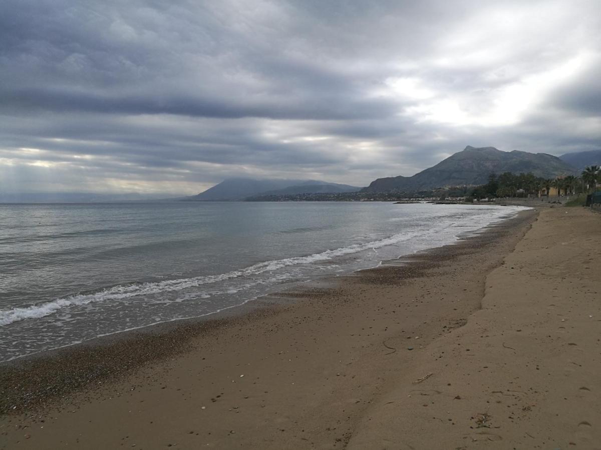 B&B A Casa Dell'Artista กาสเตลดัชเชีย ภายนอก รูปภาพ